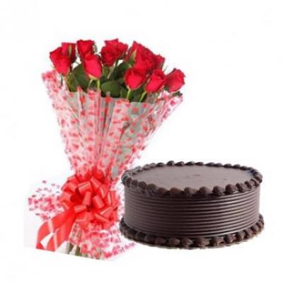 Red Roses With Chocolate Cake Red Roses With Chocolate Cake