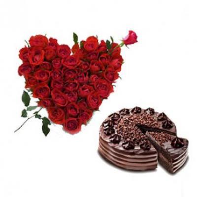 Roses Heart With Choco Chip Cake Roses Heart With Choco Chip Cake